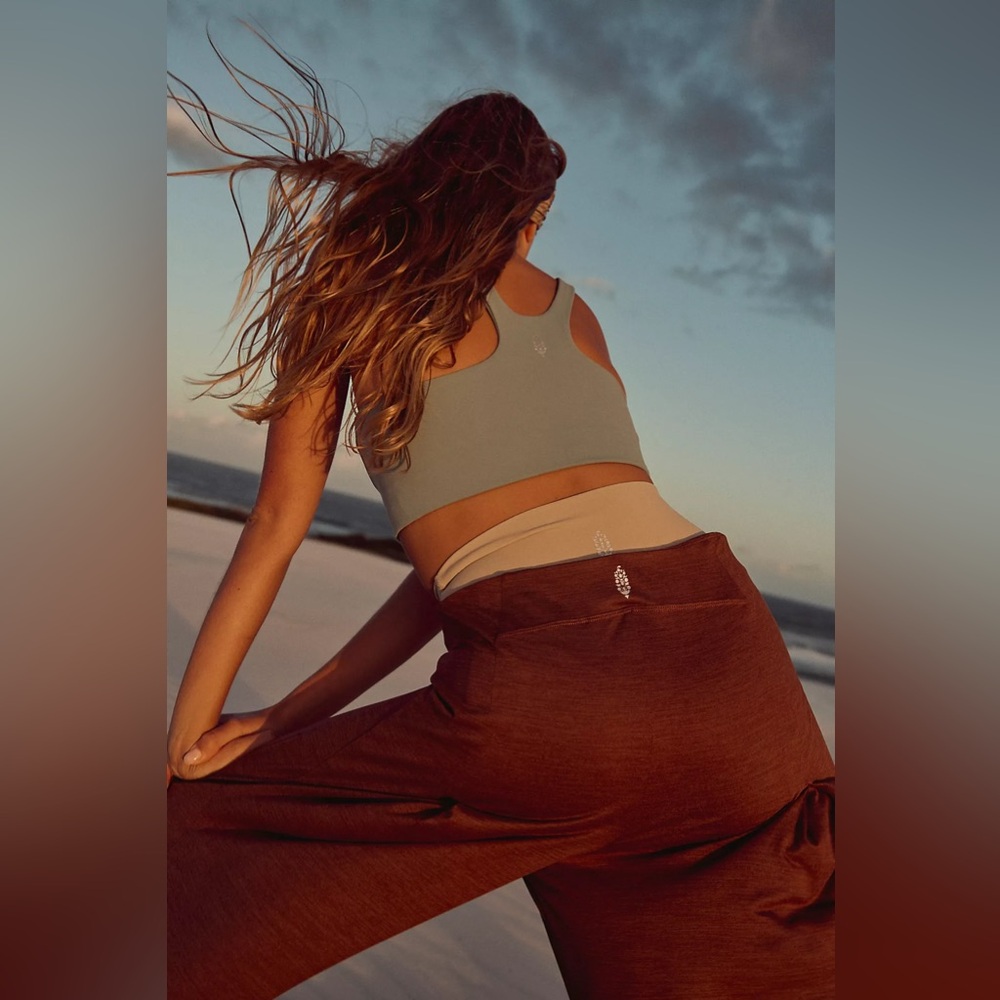 NWT FP Movement Find Your Flow Pants - Picture 4 of 4